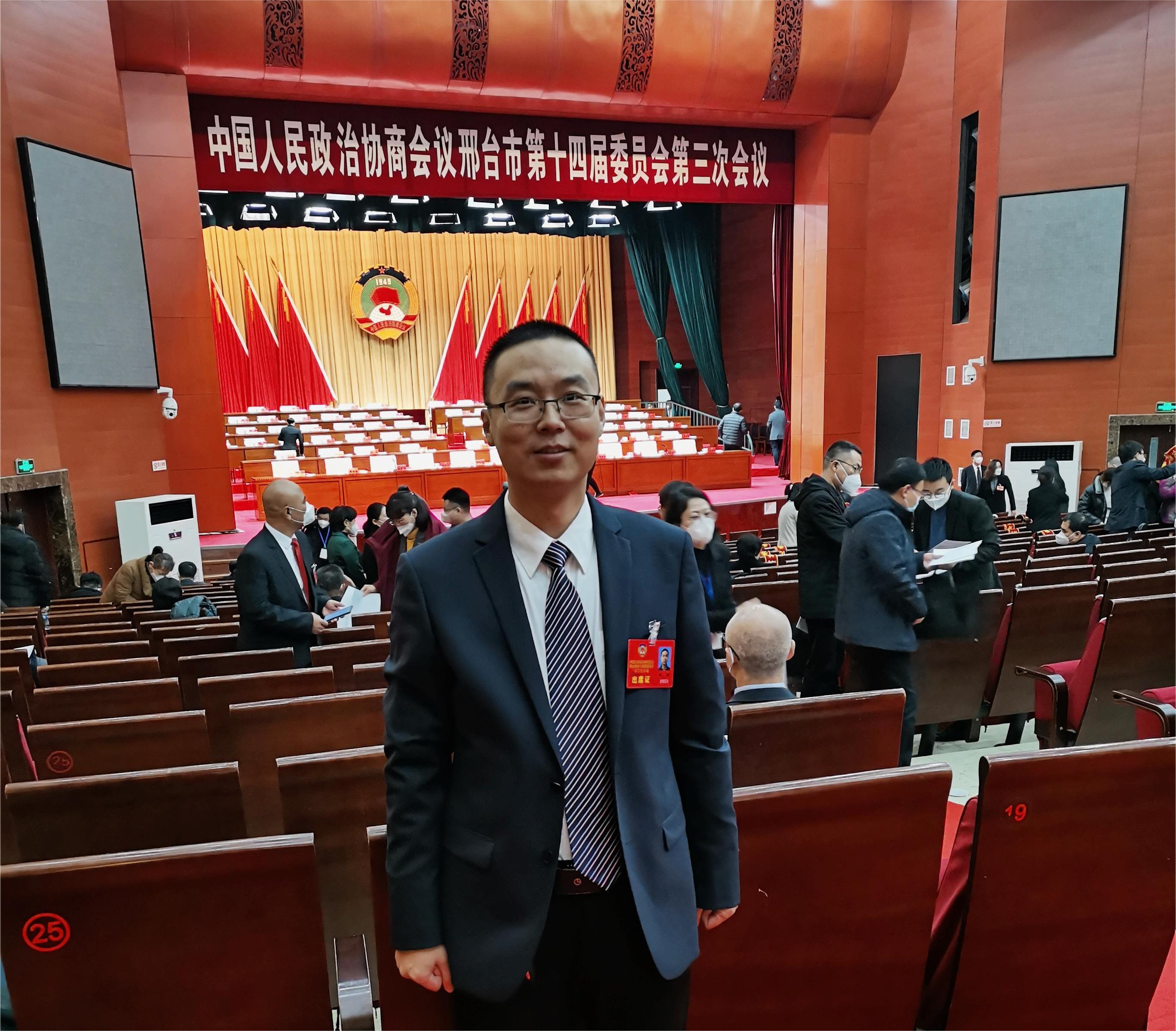 【聚焦两会】展民盟风采 显委员担当(图4)