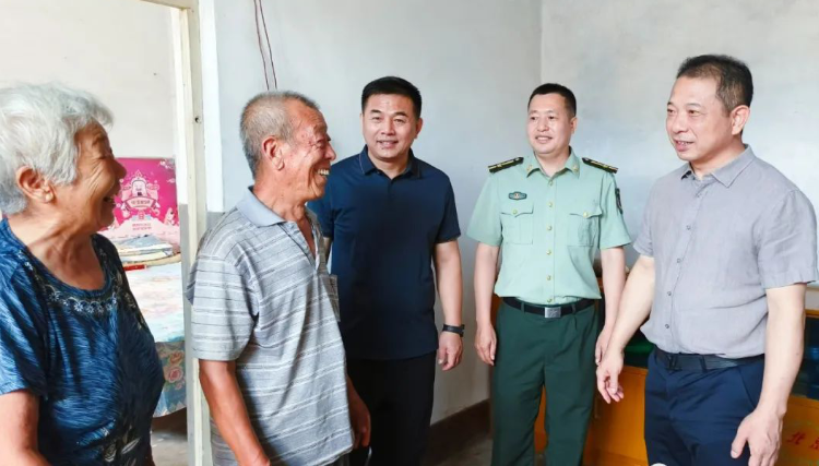 民盟河北省直辛集总支开展“八一”慰问活动(图1)