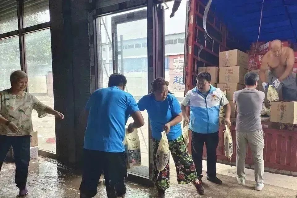 助力防汛救灾 保定民盟在行动（五）(图2)