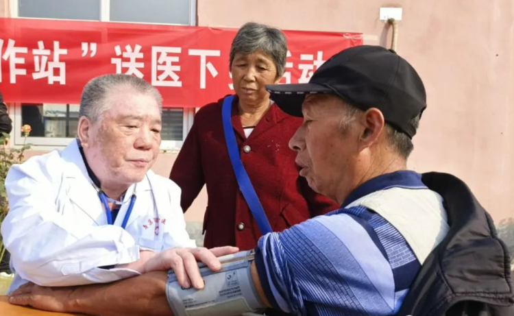 民盟河北省直辛集总支开展送医下乡义诊活动(图1)