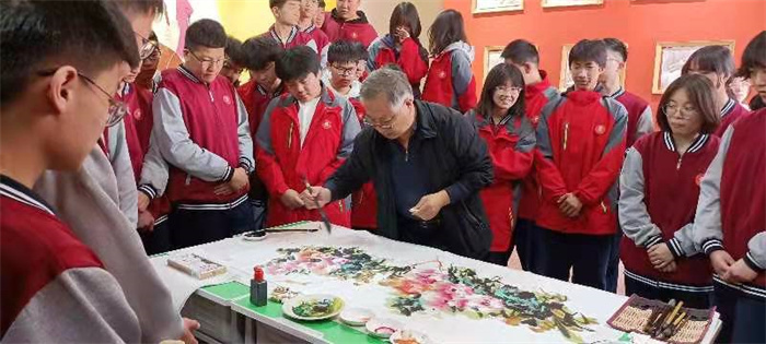 民盟邯郸市美术院开展“美术进校园 翰墨润成长”活动(图2)