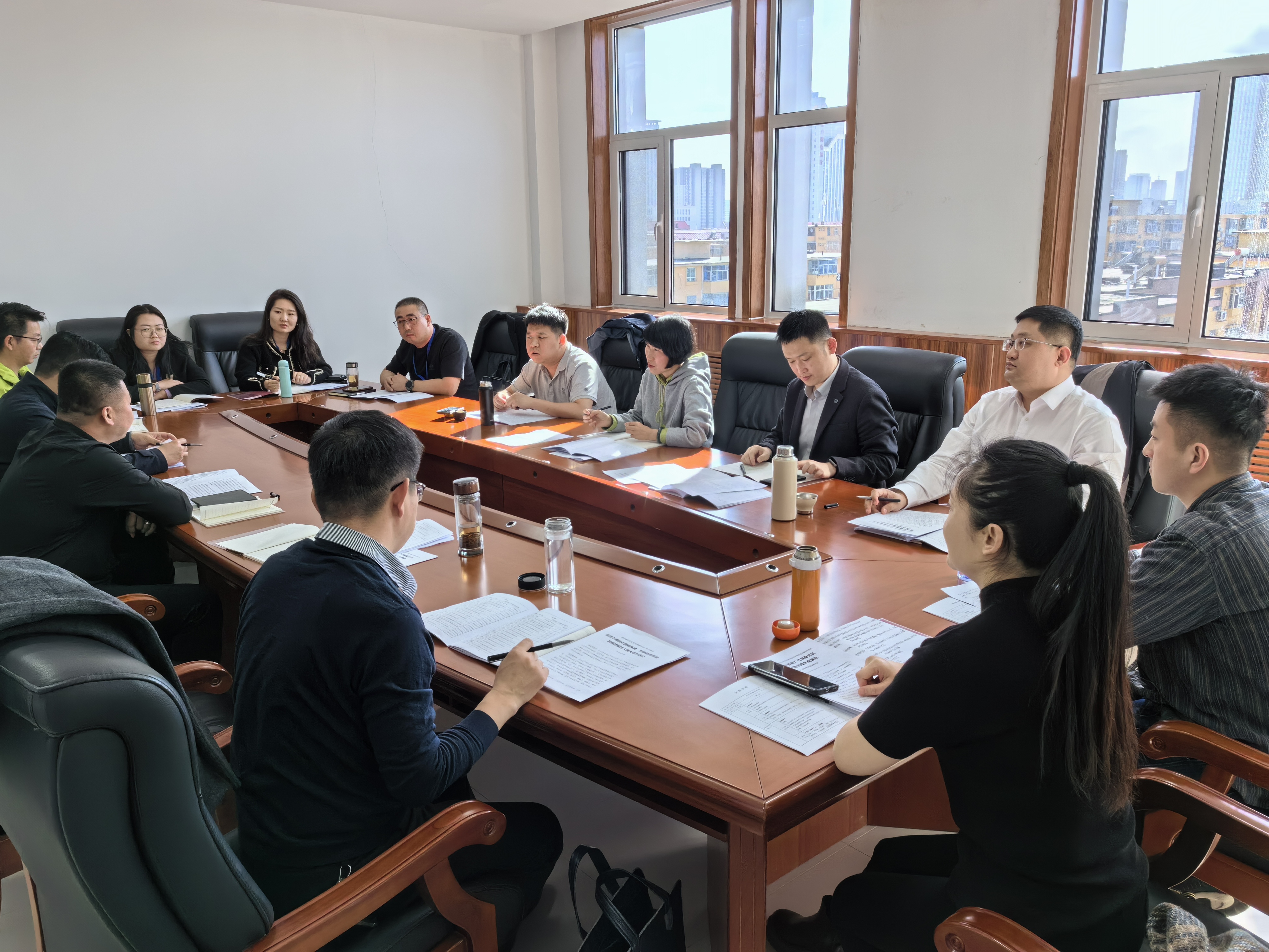民盟河北省中青年骨干政治共识教育培训班学员学习全国两会精神(图1)