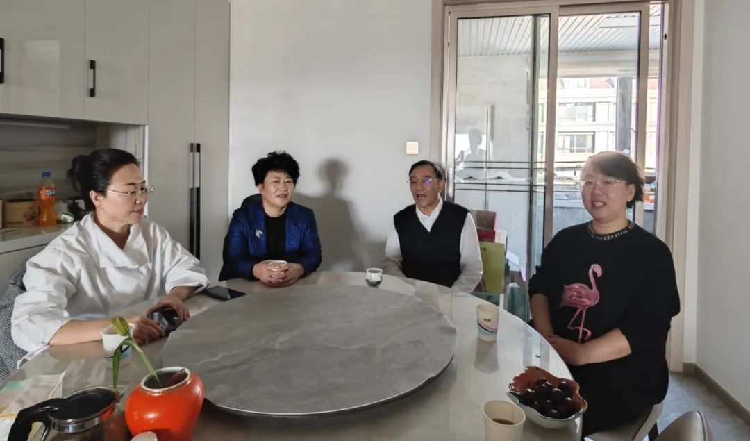 李宏主委走访慰问民盟市委原主委杨玉成(图1)