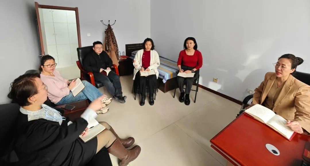 民盟张家口市委机关传达学习我市优化营商环境大会暨“争一流、当冠军”部署会议精神(图1)