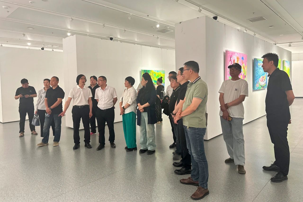 民盟保定市委“博物致知 文化铸魂”主题研学行活动第三站：走进保定市美术馆(图1)