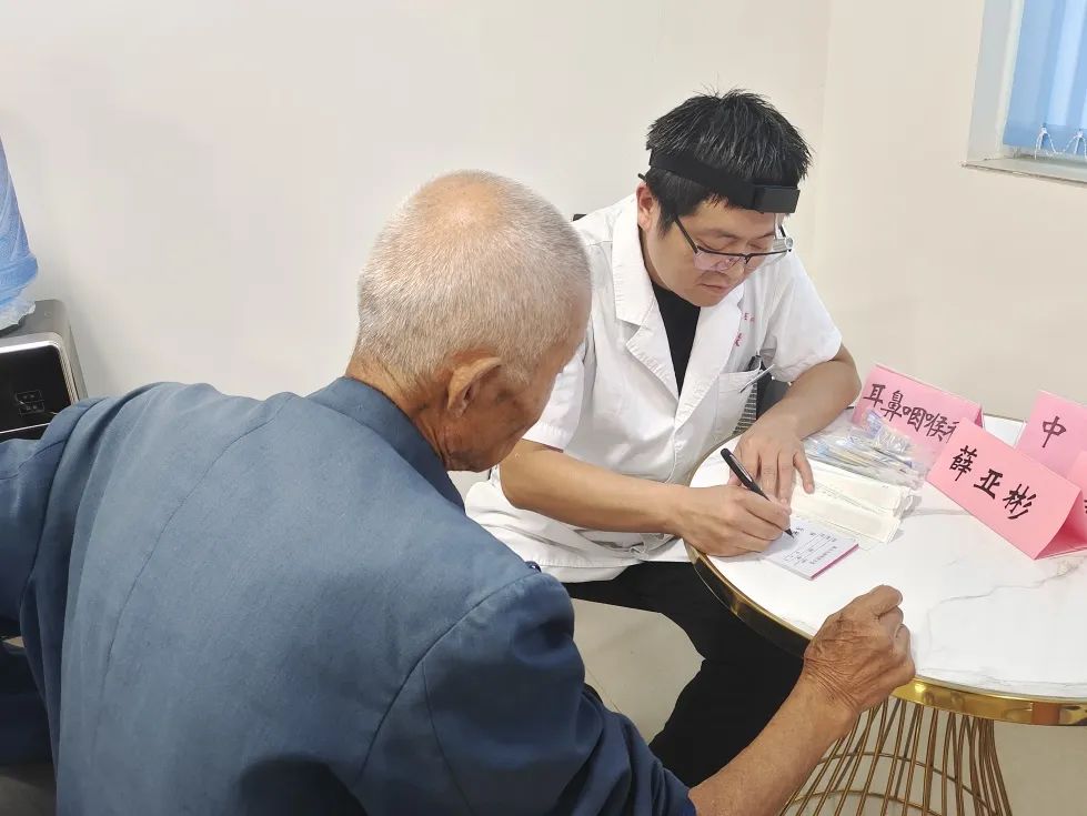 民盟保定市委、民建保定市委联合开展“健康零距离 专家面对面”义诊活动(图3)
