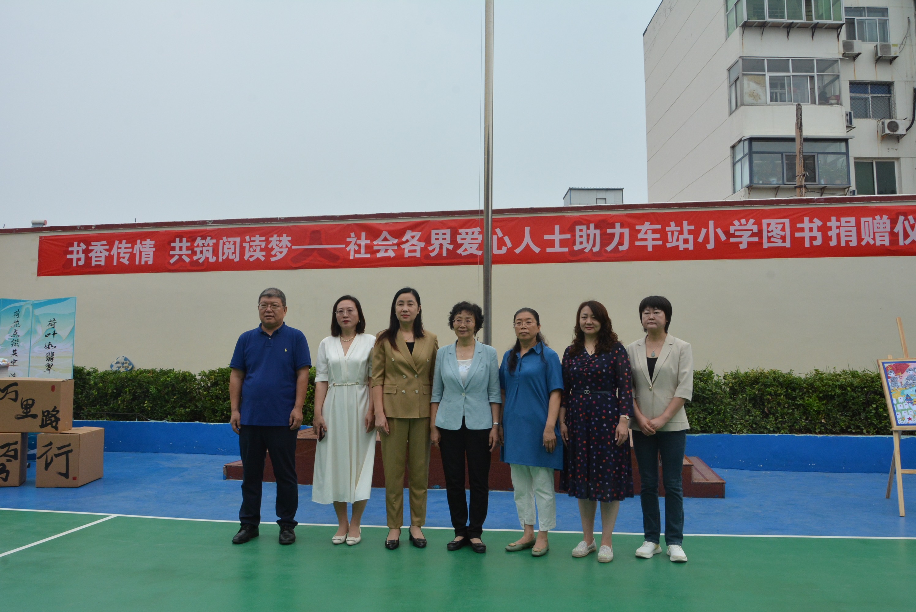 书香传情 爱心助学——民盟沧州市委到车站小学开展公益捐赠活动(图1)
