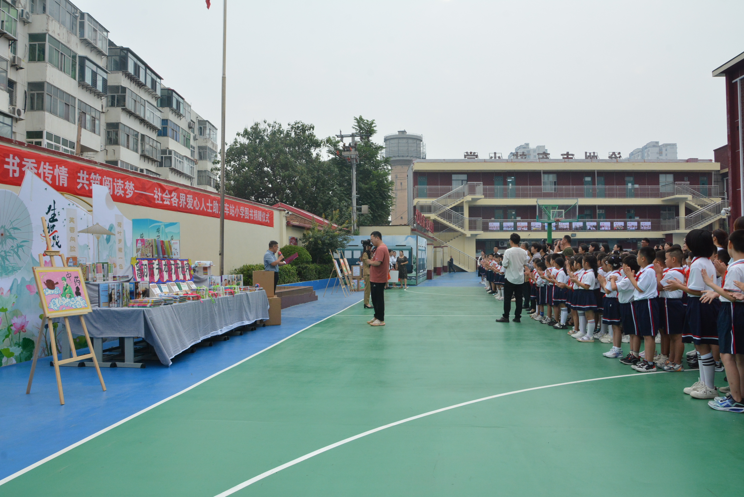 书香传情 爱心助学——民盟沧州市委到车站小学开展公益捐赠活动(图2)