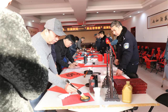 翰墨飘香 福进万家——民盟邯郸市美术院开展“春联送福进万家”活动(图4)