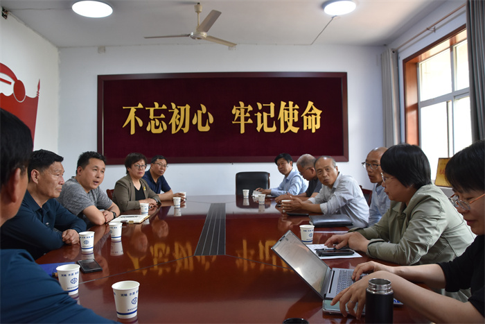 民盟邯郸市委到肥乡镇开展番茄秧堆肥产业化和高效种植技术交流座谈会(图1)