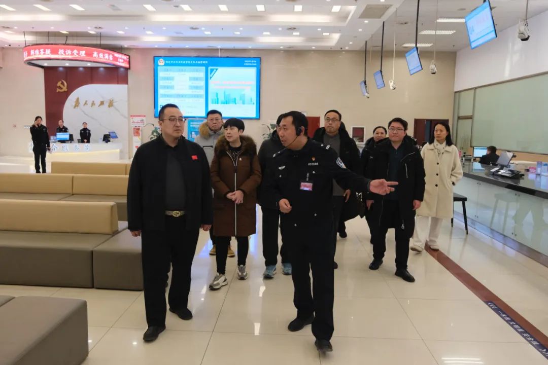 民盟保定市经济支部与保定市交警支队开展警民共建活动(图1)