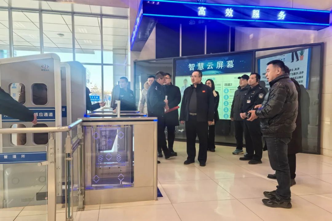 民盟保定市经济支部与保定市交警支队开展警民共建活动(图2)