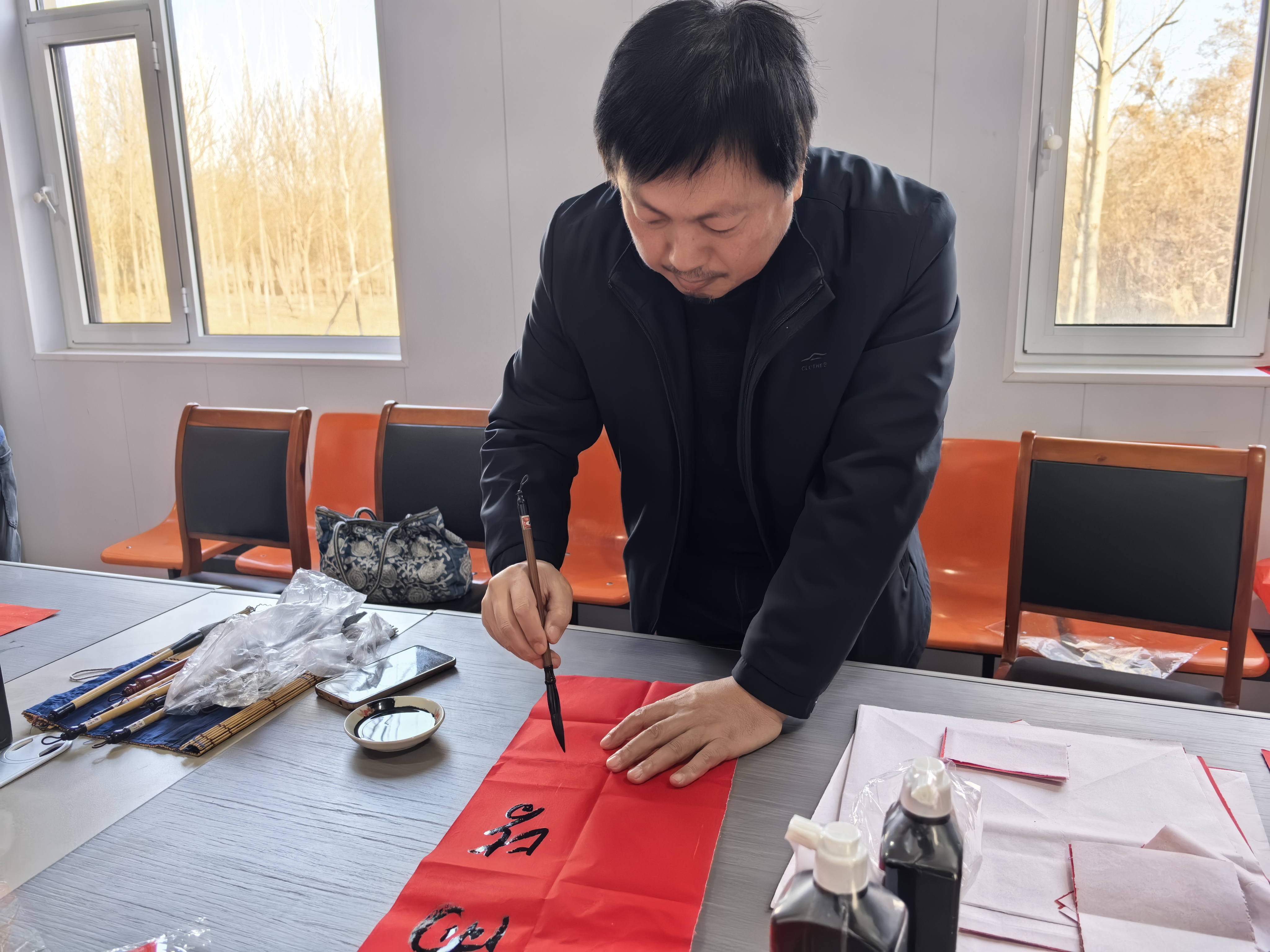 民盟沧州美术院到沧县开展“春联送福进万家”活动(图2)
