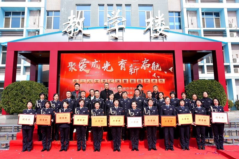 民盟石家庄市委“黄丝带”帮教文艺演出走进省女子监狱(图1) 民盟石家庄市委“黄丝带”帮教文艺演出走进省女子监狱(图1)