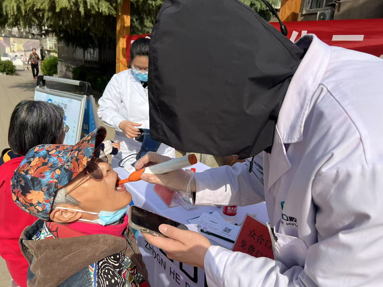 民盟河北省直文化二总支 开展“爱牙在行动，健康进社区”义诊活动(图1)