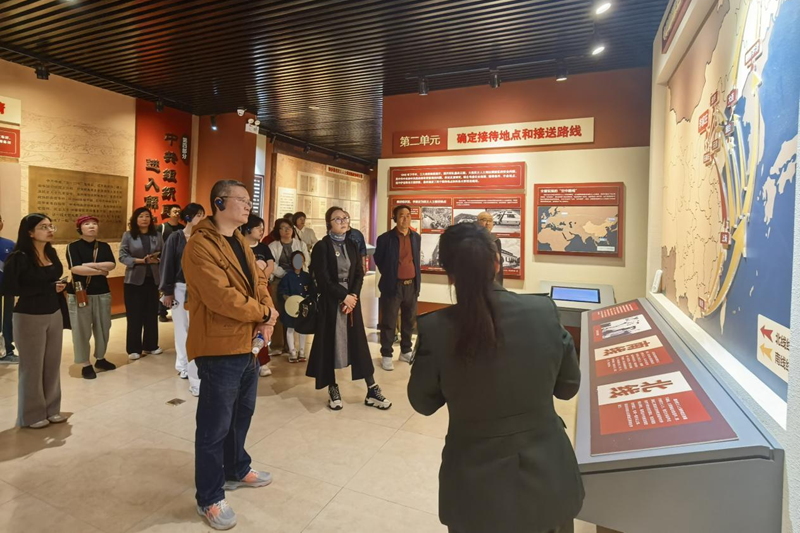 民盟河北省直工委综合四总支赴中共中央统战部旧址开展“参政为公、实干为民”主题教育现场教学(图1)