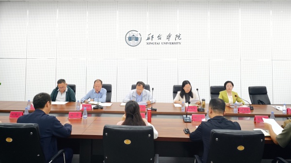 民盟邢台市委会到邢台学院支部走访调研(图1) 民盟邢台市委会到邢台学院支部走访调研(图1)