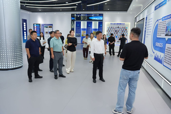 民盟石家庄市委会开展“冀货出海 扬帆远航”专题调研(图1)